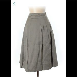 EUC Silk Banana Republic gray skirt size 2!